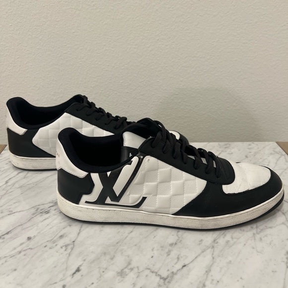 Louis Vuitton Monochrome Men's Sneakers - Picture 2 of 8